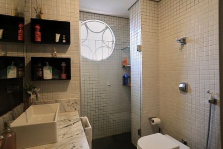 Apartamento à venda com 130m², 3 quartos e 1 vaga Apartamento à venda com 130m², 3 quartos e 1 vagaBanheiro