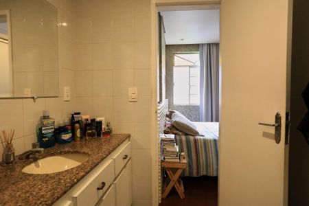 Apartamento à venda com 130m², 3 quartos e 1 vaga Apartamento à venda com 130m², 3 quartos e 1 vagaBanheiro da Suíte