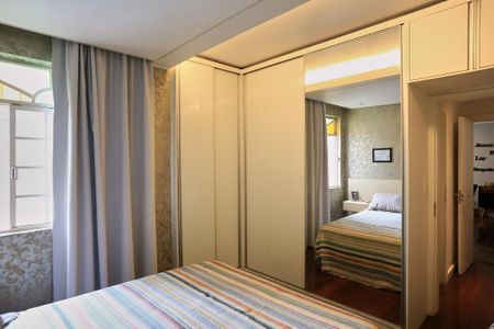 Apartamento à venda com 130m², 3 quartos e 1 vaga Apartamento à venda com 130m², 3 quartos e 1 vagaSuíte