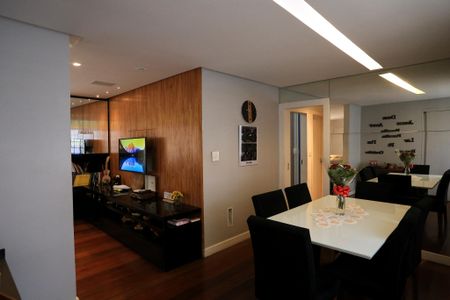 Apartamento à venda com 130m², 3 quartos e 1 vaga Apartamento à venda com 130m², 3 quartos e 1 vagaSala de Jantar