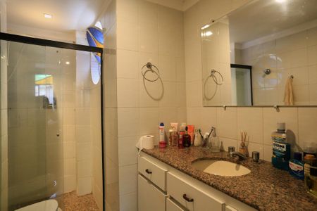 Apartamento à venda com 130m², 3 quartos e 1 vaga Apartamento à venda com 130m², 3 quartos e 1 vagaBanheiro da Suíte