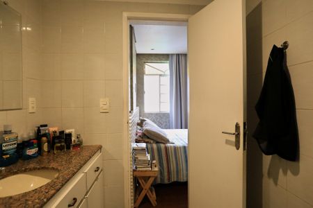 Apartamento à venda com 130m², 3 quartos e 1 vaga Apartamento à venda com 130m², 3 quartos e 1 vagaBanheiro da Suíte