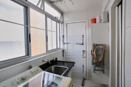 Apartamento à venda com 130m², 3 quartos e 1 vaga Apartamento à venda com 130m², 3 quartos e 1 vagaÁrea de Serviço