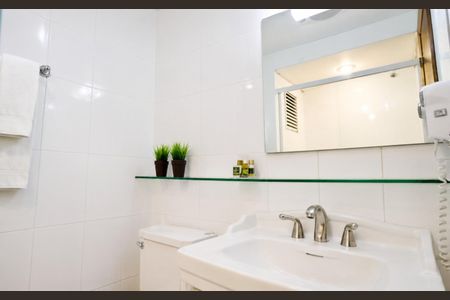 Banheiro de casa para alugar com 1 quarto, 28m² em Centro, Pinhais