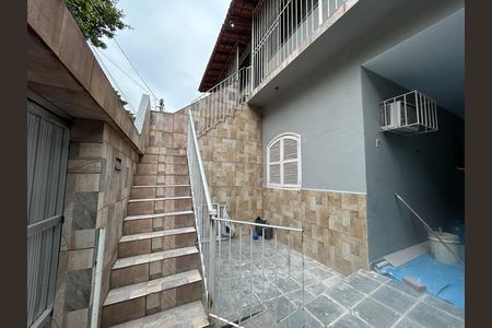 Casa para alugar com 120m², 4 quartos e sem vagaEscada