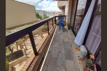 Apartamento à venda com 182m², 4 quartos e 4 vagas Apartamento à venda com 182m², 4 quartos e 4 vagasVaranda