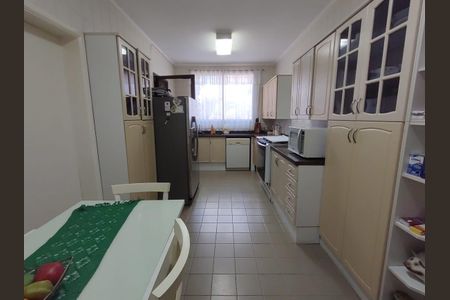 Apartamento à venda com 182m², 4 quartos e 4 vagas Apartamento à venda com 182m², 4 quartos e 4 vagasCozinha