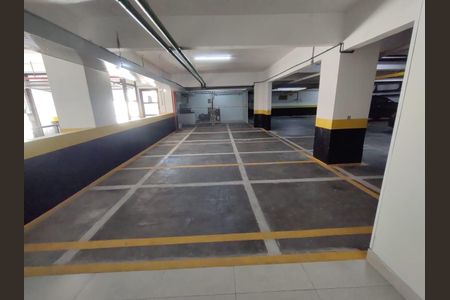 Apartamento à venda com 182m², 4 quartos e 4 vagas Apartamento à venda com 182m², 4 quartos e 4 vagasGaragem