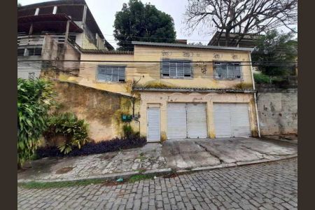 Casa à venda com 308m², 4 quartos e 2 vagas