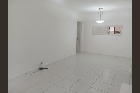 Sala de apartamento para alugar com 1 quarto, 74m² em Barra da Tijuca, Rio de Janeiro