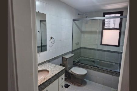 Banheiro de apartamento para alugar com 1 quarto, 74m² em Barra da Tijuca, Rio de Janeiro