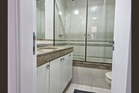 Banheiro de apartamento para alugar com 1 quarto, 74m² em Barra da Tijuca, Rio de Janeiro