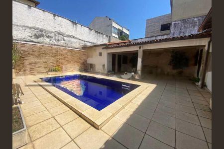 Casa à venda com 238m², 3 quartos e 2 vagas