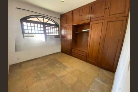 Casa à venda com 238m², 3 quartos e 2 vagas