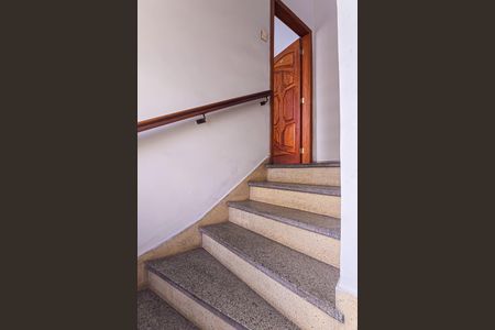 Apartamento para alugar com 70m², 2 quartos e sem vagaEscada