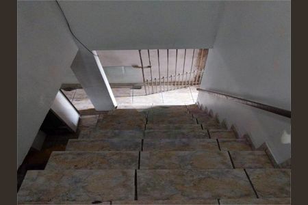 Casa à venda com 1 quarto, 125m² em Vila Ayrosa, São Paulo