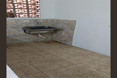 Casa à venda com 1 quarto, 125m² em Vila Ayrosa, São Paulo