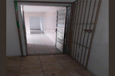Casa à venda com 1 quarto, 125m² em Vila Ayrosa, São Paulo