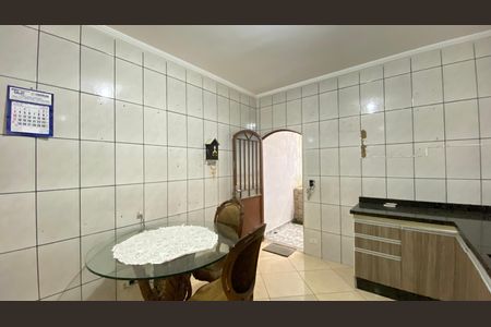 Casa à venda com 190m², 3 quartos e 2 vagas Casa à venda com 190m², 3 quartos e 2 vagasCozinha