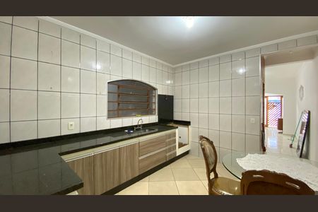 Casa à venda com 190m², 3 quartos e 2 vagas Casa à venda com 190m², 3 quartos e 2 vagasCozinha