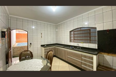 Casa à venda com 190m², 3 quartos e 2 vagas Casa à venda com 190m², 3 quartos e 2 vagasCozinha