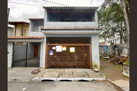 Casa à venda com 190m², 3 quartos e 2 vagas Casa à venda com 190m², 3 quartos e 2 vagasFachada