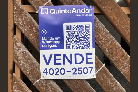 Casa à venda com 190m², 3 quartos e 2 vagas Casa à venda com 190m², 3 quartos e 2 vagasPlaquinha