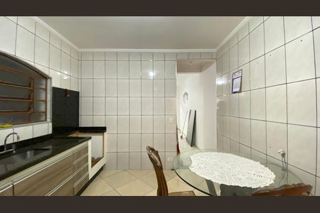 Casa à venda com 190m², 3 quartos e 2 vagas Casa à venda com 190m², 3 quartos e 2 vagasCozinha