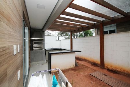 Casa de condomínio para alugar com 169m², 4 quartos e 3 vagas Casa de condomínio para alugar com 169m², 4 quartos e 3 vagasQuintal