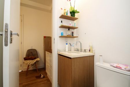 Casa de condomínio para alugar com 169m², 4 quartos e 3 vagas Casa de condomínio para alugar com 169m², 4 quartos e 3 vagasBanheiro Suíte 1