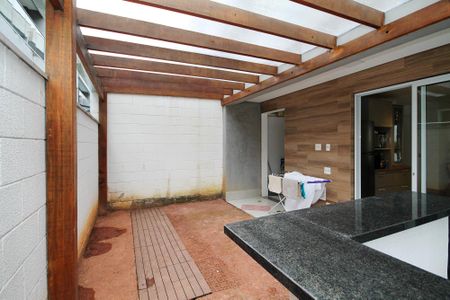 Casa de condomínio para alugar com 169m², 4 quartos e 3 vagas Casa de condomínio para alugar com 169m², 4 quartos e 3 vagasQuintal