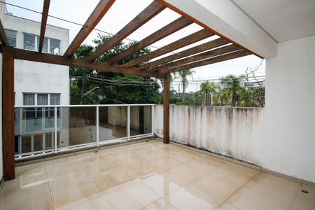 Casa de condomínio para alugar com 169m², 4 quartos e 3 vagas Casa de condomínio para alugar com 169m², 4 quartos e 3 vagasVaranda Suíte 2
