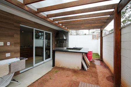 Casa de condomínio para alugar com 169m², 4 quartos e 3 vagas Casa de condomínio para alugar com 169m², 4 quartos e 3 vagasQuintal