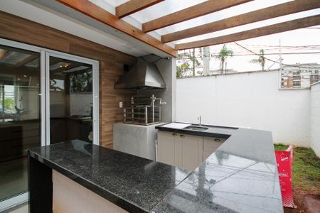 Casa de condomínio para alugar com 169m², 4 quartos e 3 vagas Casa de condomínio para alugar com 169m², 4 quartos e 3 vagasChurrasqueira