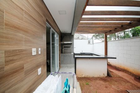 Casa de condomínio para alugar com 169m², 4 quartos e 3 vagas Casa de condomínio para alugar com 169m², 4 quartos e 3 vagasQuintal