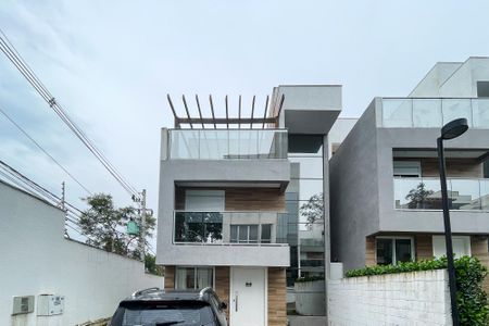 Casa de condomínio para alugar com 169m², 4 quartos e 3 vagas Casa de condomínio para alugar com 169m², 4 quartos e 3 vagasFachada Casa