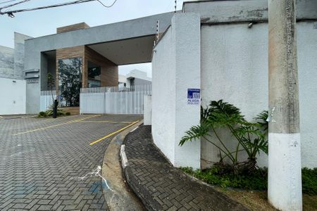 Casa de condomínio para alugar com 169m², 4 quartos e 3 vagas Casa de condomínio para alugar com 169m², 4 quartos e 3 vagasPlaca