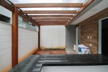 Casa de condomínio para alugar com 169m², 4 quartos e 3 vagas Casa de condomínio para alugar com 169m², 4 quartos e 3 vagasQuintal