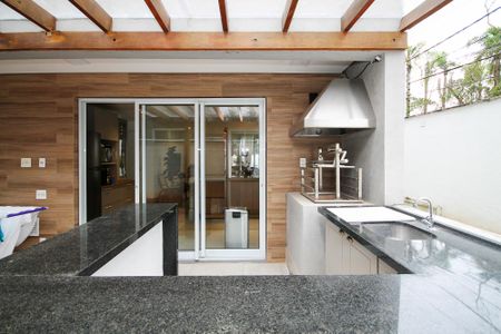 Casa de condomínio para alugar com 169m², 4 quartos e 3 vagas Casa de condomínio para alugar com 169m², 4 quartos e 3 vagasChurrasqueira