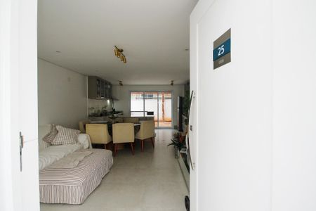 Casa de condomínio para alugar com 169m², 4 quartos e 3 vagas Casa de condomínio para alugar com 169m², 4 quartos e 3 vagasEntrada