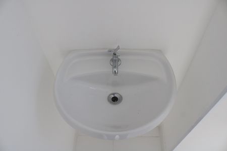 Banheiro de kitnet/studio para alugar com 1 quarto, 25m² em Barra Funda, São Paulo