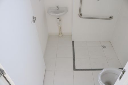 Banheiro de kitnet/studio para alugar com 1 quarto, 25m² em Barra Funda, São Paulo
