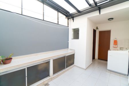Lavanderia de casa à venda com 3 quartos, 224m² em Vila Alexandria, São Paulo