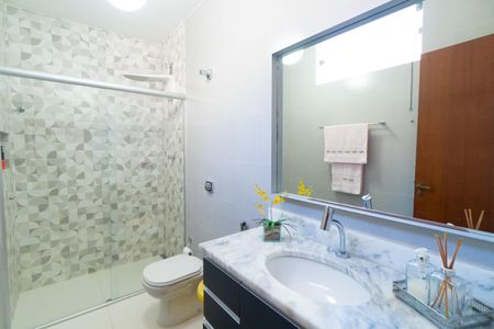 Banheiro Social de casa à venda com 3 quartos, 224m² em Vila Alexandria, São Paulo