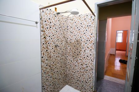 Banheiro de casa para alugar com 1 quarto, 55m² em Ramos, Rio de Janeiro
