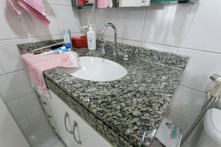 Apartamento à venda com 80m², 2 quartos e 2 vagas Apartamento à venda com 80m², 2 quartos e 2 vagasBanheiro da Suíte
