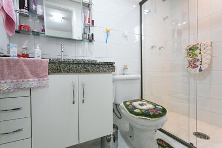 Apartamento à venda com 80m², 2 quartos e 2 vagas Apartamento à venda com 80m², 2 quartos e 2 vagasBanheiro da Suíte