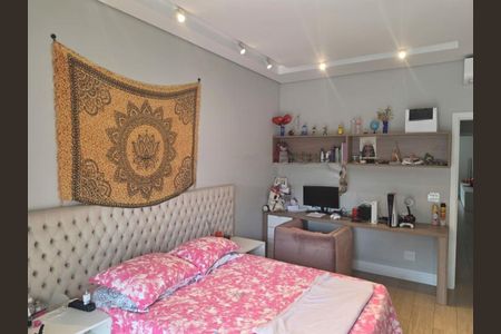 Casa à venda com 5 quartos, 596m² em Jardim Santa Helena, São Paulo