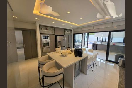 Casa à venda com 5 quartos, 596m² em Jardim Santa Helena, São Paulo