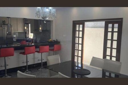 Casa à venda com 5 quartos, 370m² em Jardim Textil, São Paulo